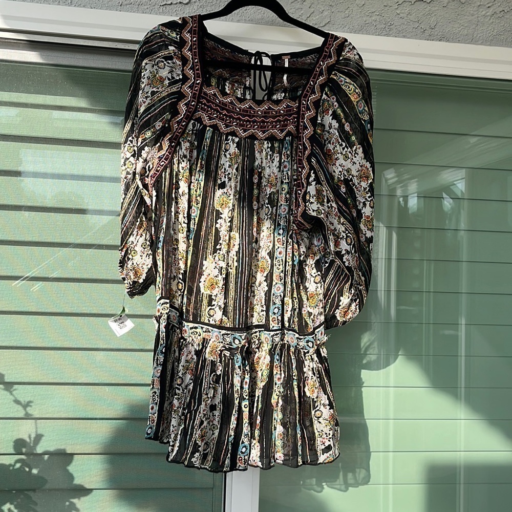 Free People Dance Magic Tunic
Retail $148. Size Medium Excellent condition. - Picture 5 of 10